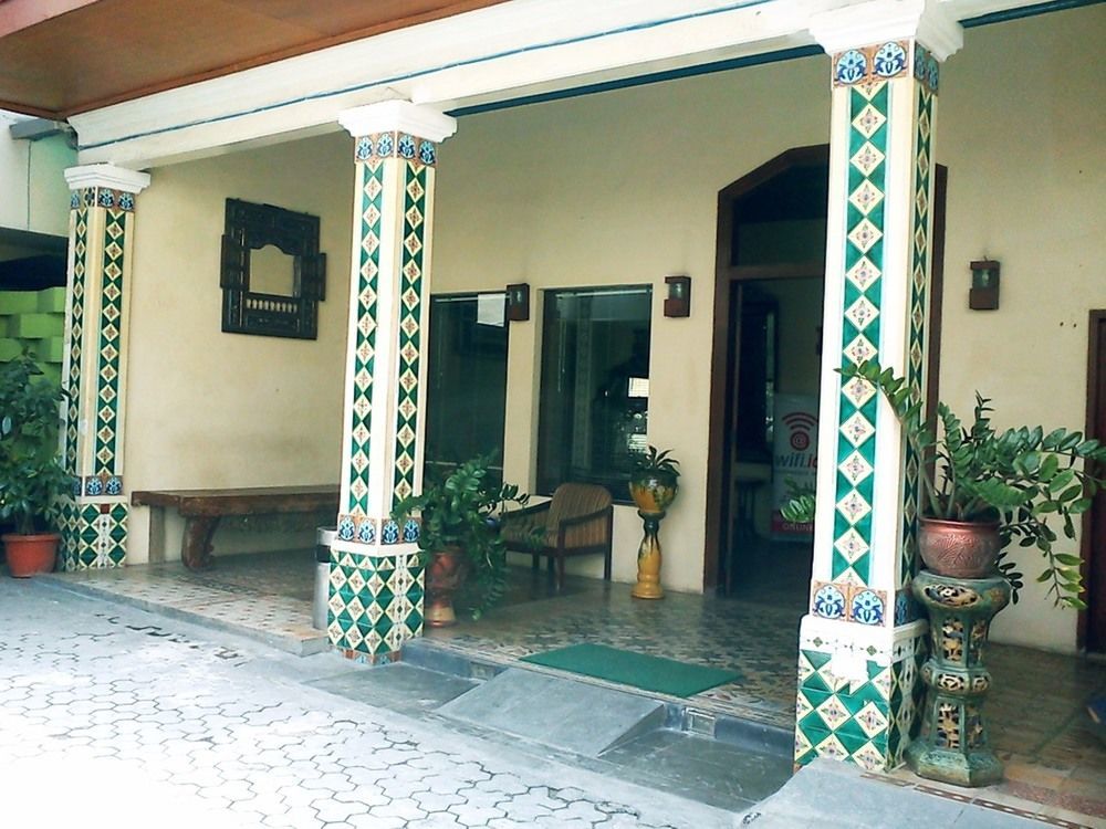 Hotel Keluarga Djagalan Raya Surabaja Zewnętrze zdjęcie