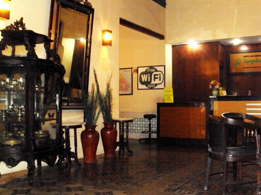Hotel Keluarga Djagalan Raya Surabaja Zewnętrze zdjęcie