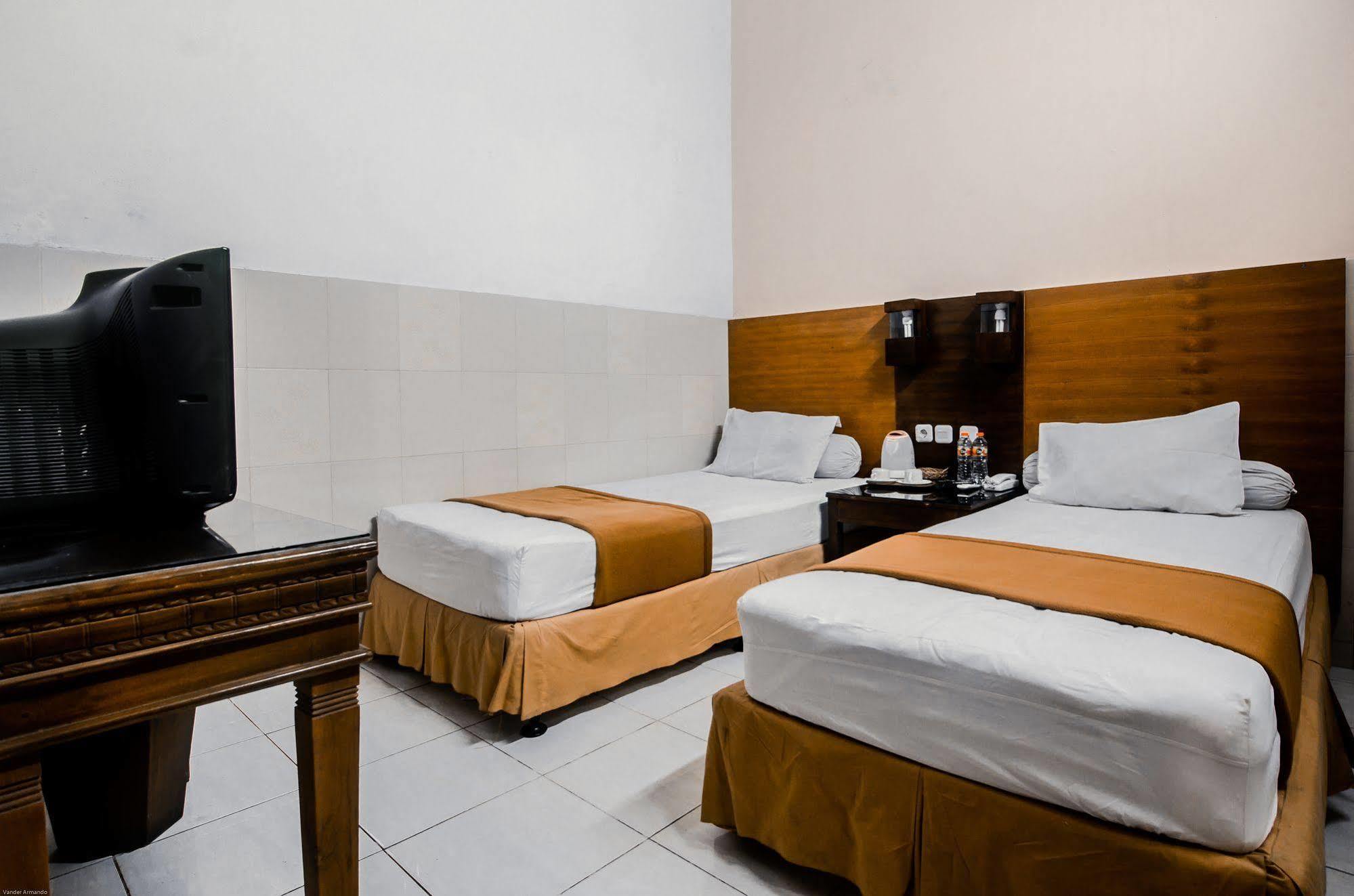 Hotel Keluarga Djagalan Raya Surabaja Zewnętrze zdjęcie