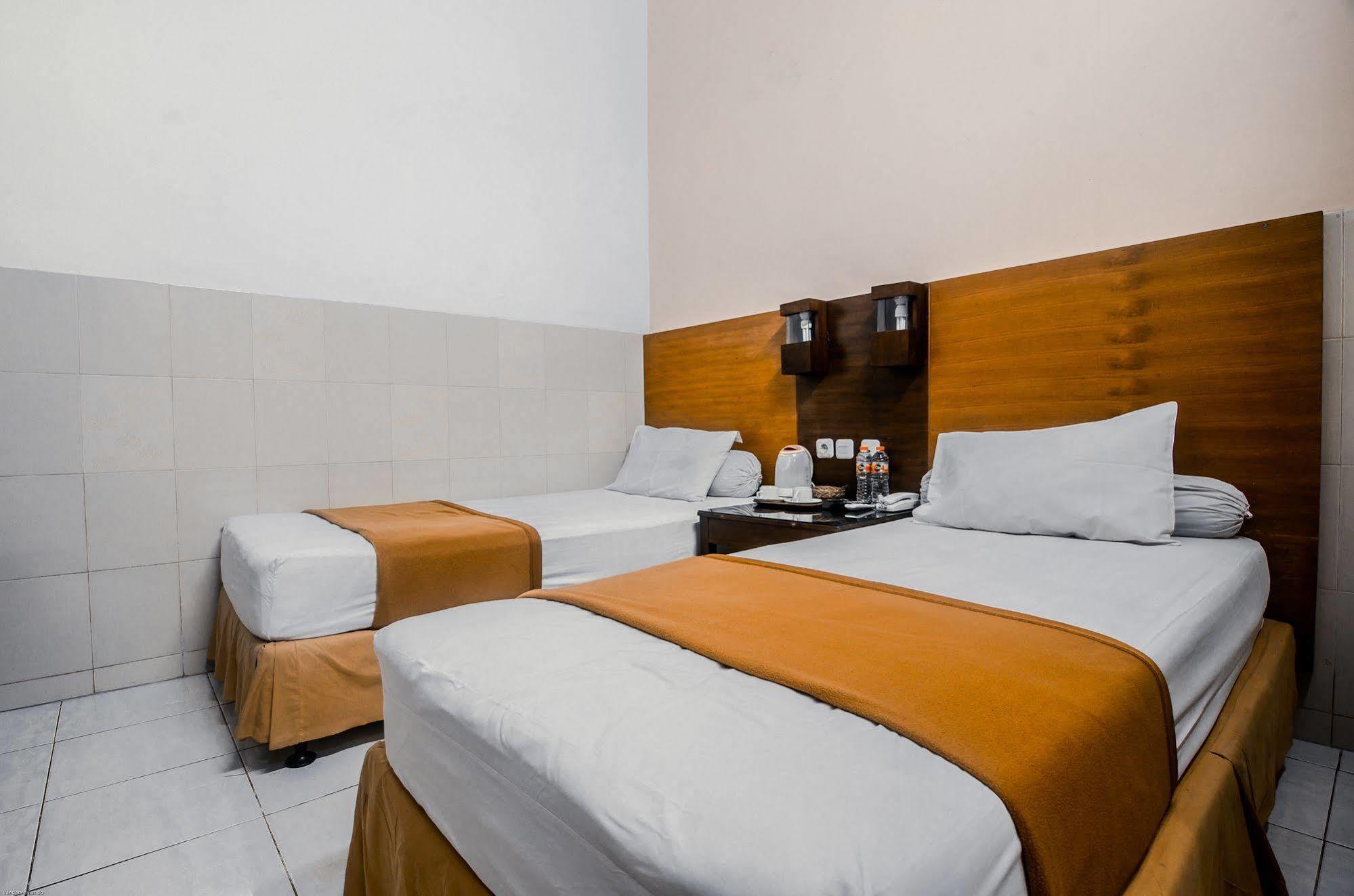 Hotel Keluarga Djagalan Raya Surabaja Zewnętrze zdjęcie