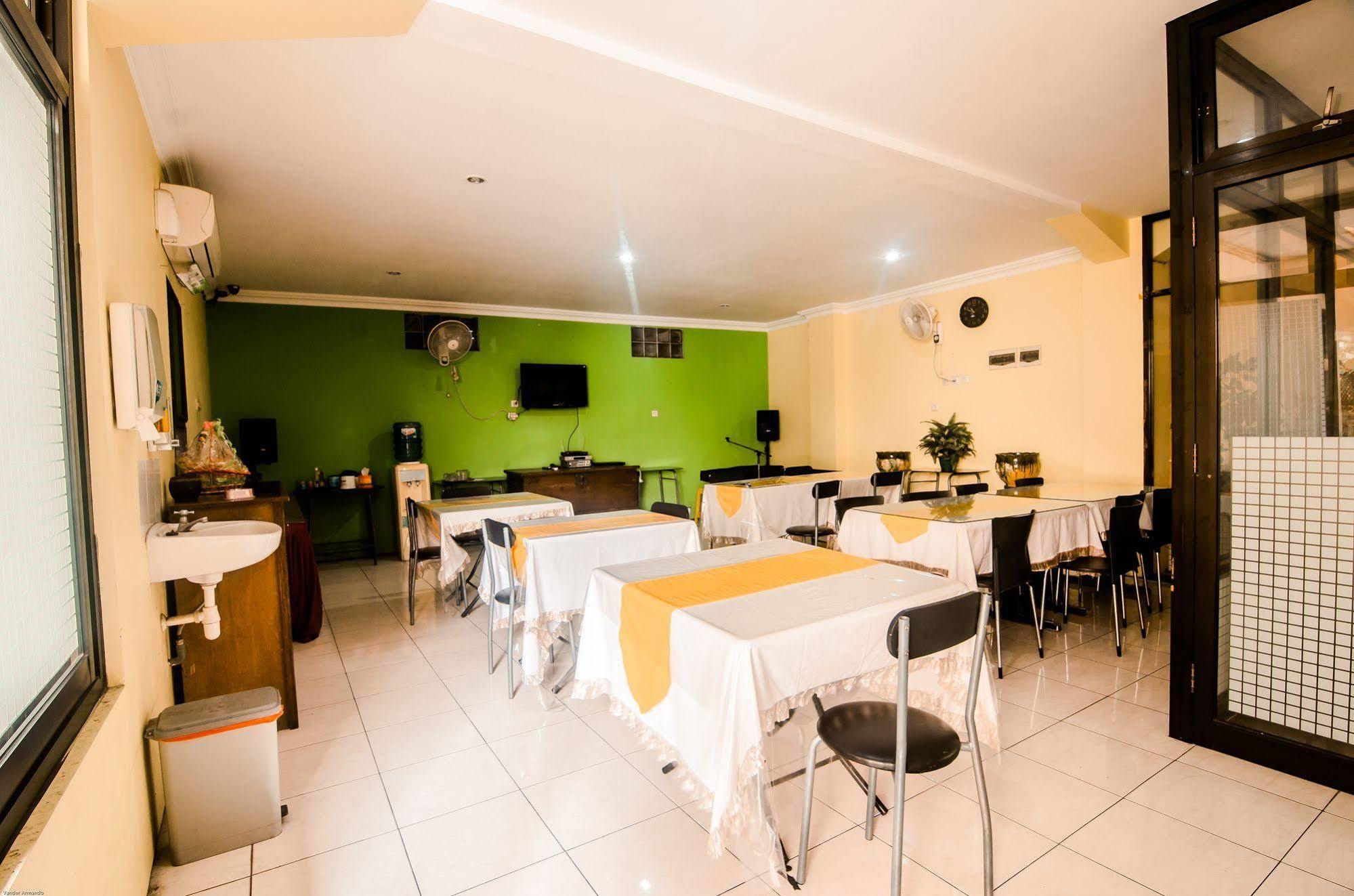 Hotel Keluarga Djagalan Raya Surabaja Zewnętrze zdjęcie